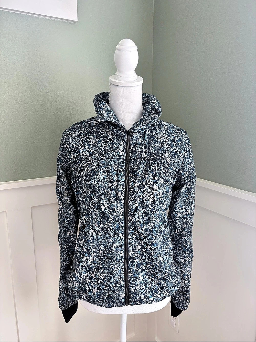 LE Lululemon Gather Me Slightly Jacket *Seawheeze 2017* - EUC